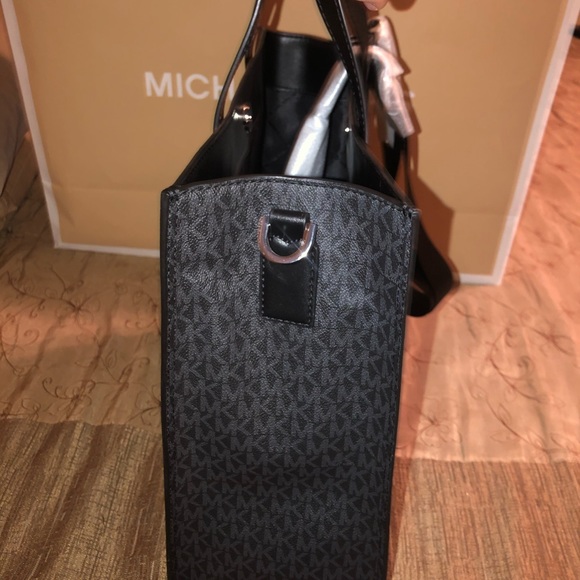 MK black crossbody bag/ purse (newest edition) - Picture 4 of 5